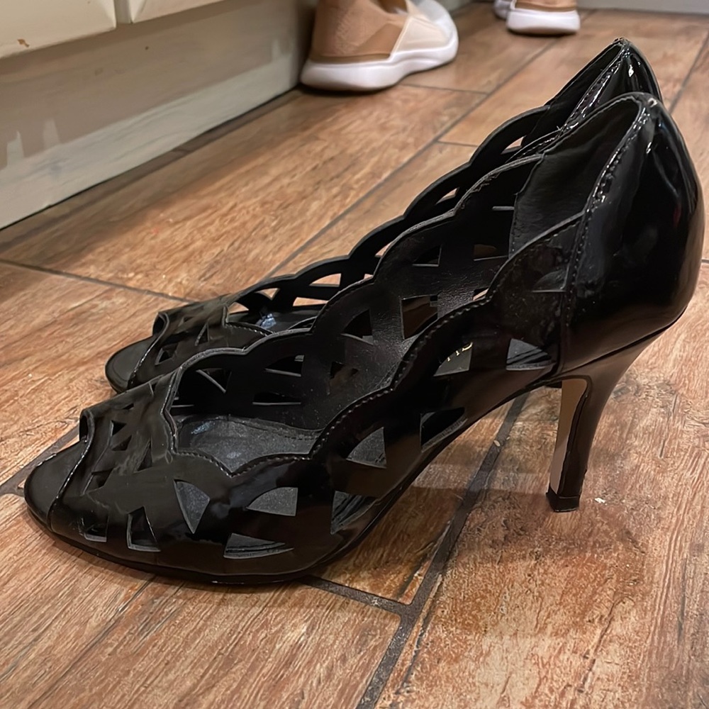 Peep Toe Heals black
